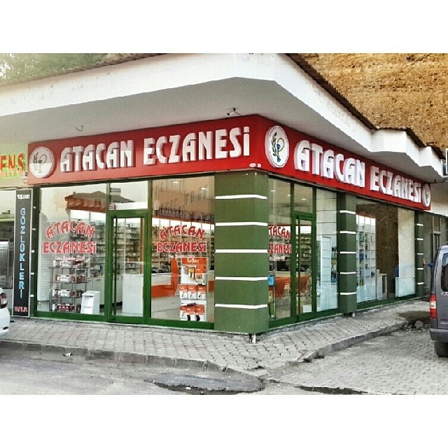 Atacan Eczanesi Yeni Yerine Taşındı