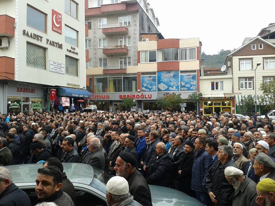 Gözyaşları Arasında Toprağa Verildi