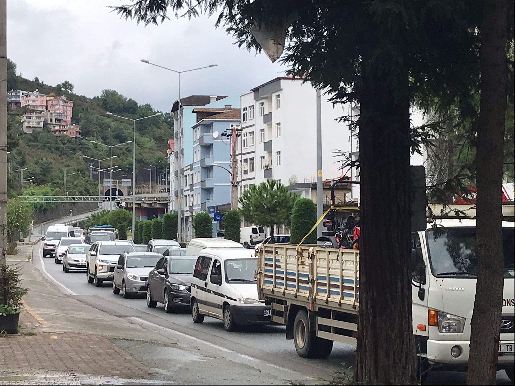 Araklı'da Trafiği Kilitleyen Kaza