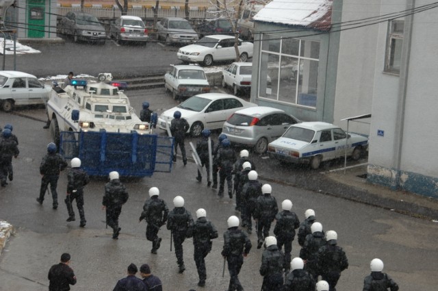 Trabzon&#8217;da 20 polisin yeri değiştirildi