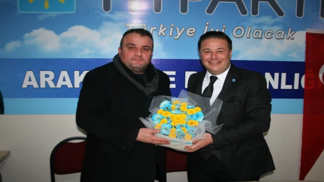 İYİ Parti Trabzon İl Başkan Adayı Küçükibrahimoğlu Araklı'yı ziyaret etti