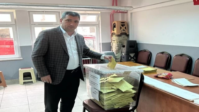 Ak Parti İlçe Başkanı Şaban Bıyık Oyunu Kullandı