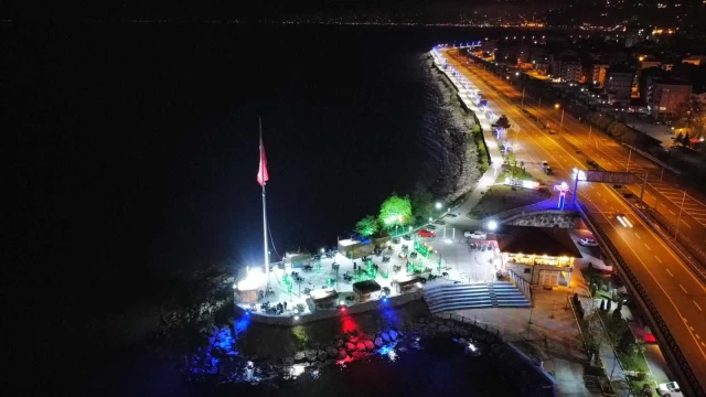 Araklı Bayrak Cafe Güzelliğiyle Büyülüyor