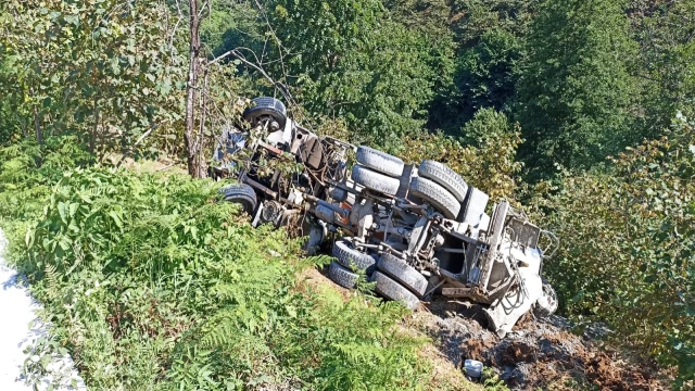 Araklı'da Beton Mikseri Kaza Yaptı 2 Yaralı