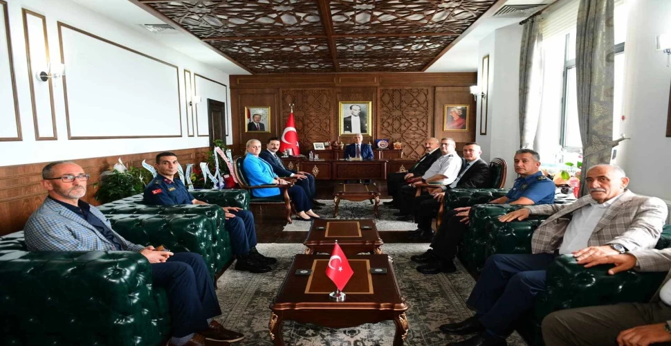 Trabzon Valisi Aziz Yıldırım Araklı'yı Ziyaret Etti