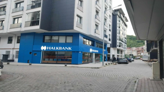 Araklı Halk Bankası Yeni Yerine Taşındı