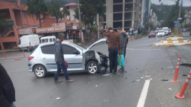 Araklı Merkezde Trafik Kazası