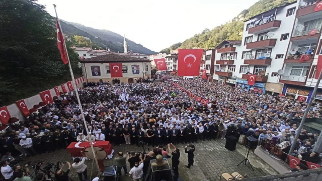 Trabzon Şehidini Son Yolculuğuna Uğurladı