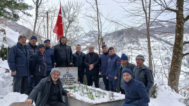 Şehit Zeki Ayvenli Araklı'da Kabri Başında Anıldı