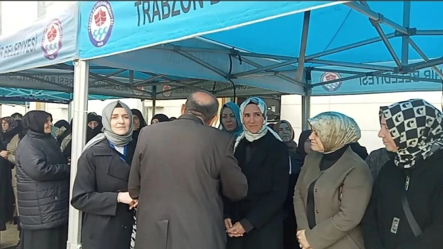 Sümeyye Erdoğan, Araklı'da Hasan Hocayı Uğurladı
