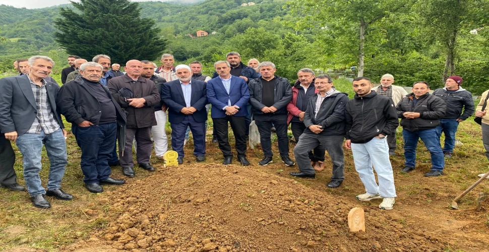 Sakarya Büyükşehir belediye Başkanı Yusuf Alemdar Araklı'da Cenazeye Katıldı