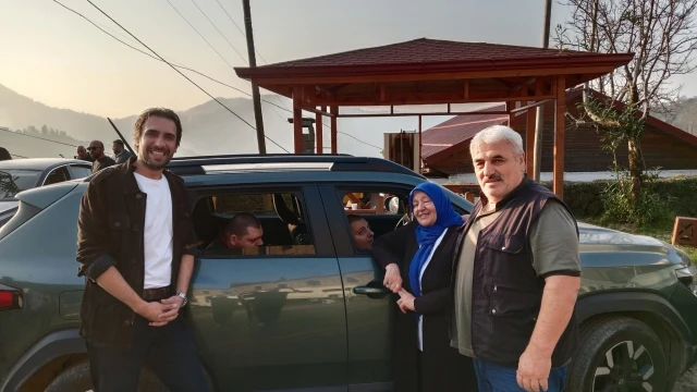 Araklı'nın Özel Evlatlarından "Taşacak Bu Deniz" Setine Anlamlı Ziyaret