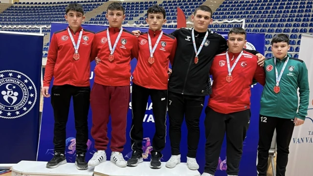 Araklı Belediyesi Spor Kulübü’nden Büyük Başarı! Güreşçiler Türkiye Şampiyonası’na Katılma Hakkı Kazandı
