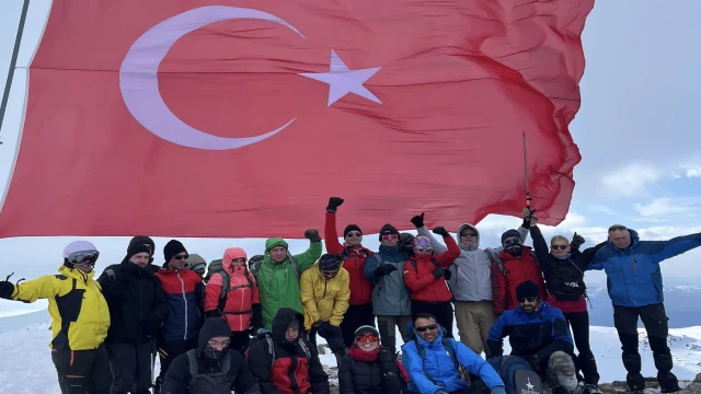 Araklı Madur Dağı'nda Bayrak Değiştirildi