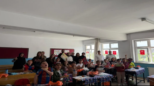 Araklılı Öğretmenin Hedefi Van'da 500 Öğrenciye Ulaşmak