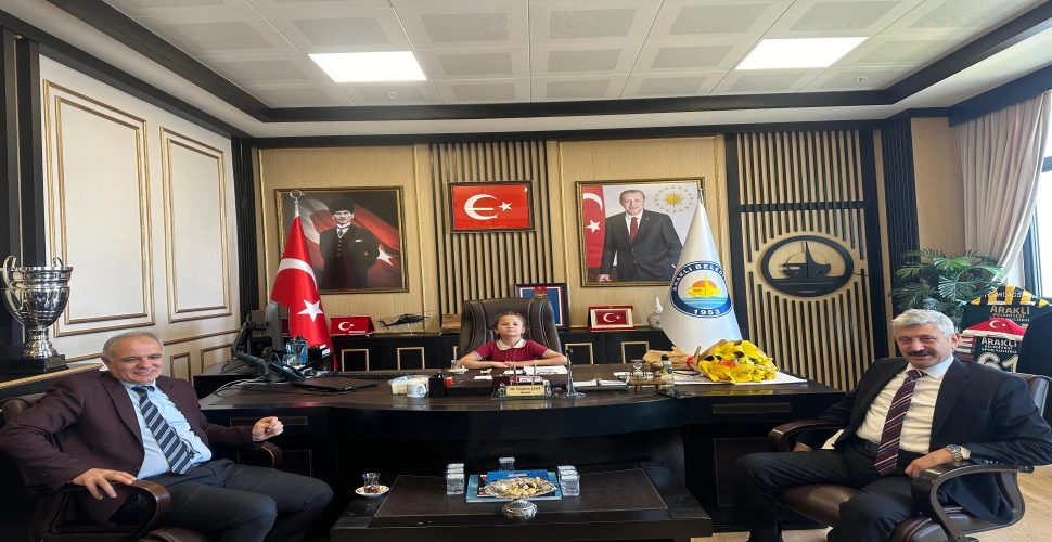 Elif Aksoy Araklı Belediye Başkanlığını Devraldı