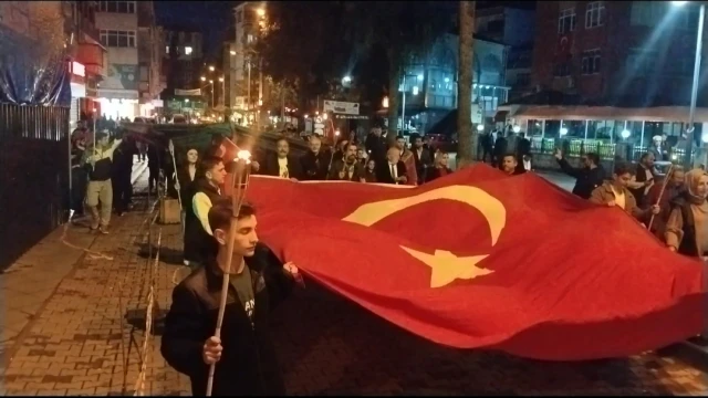 Araklı'da Fener Alayı Yürüyüşü Düzenlendi