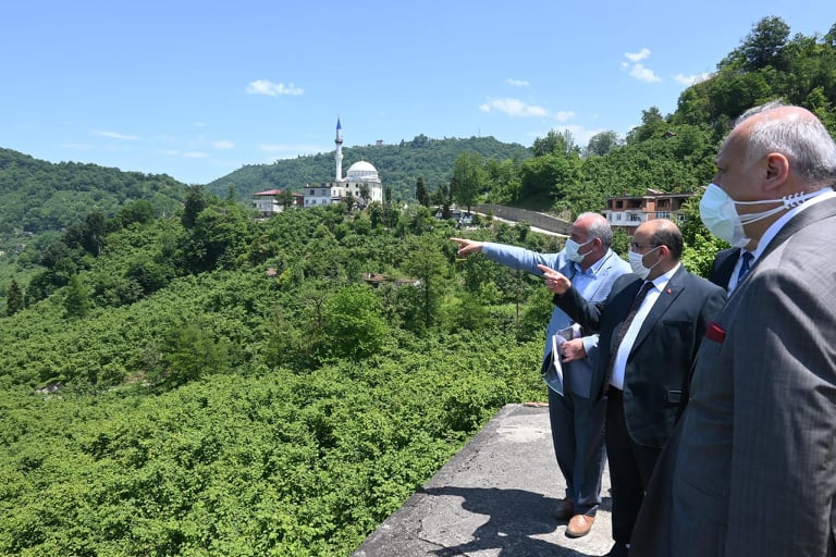 Trabzon Valisi Araklı'da O Bölgeyi Ziyaret Etti