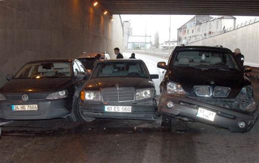 Trabzon&#8217;da zincirleme trafik kazası