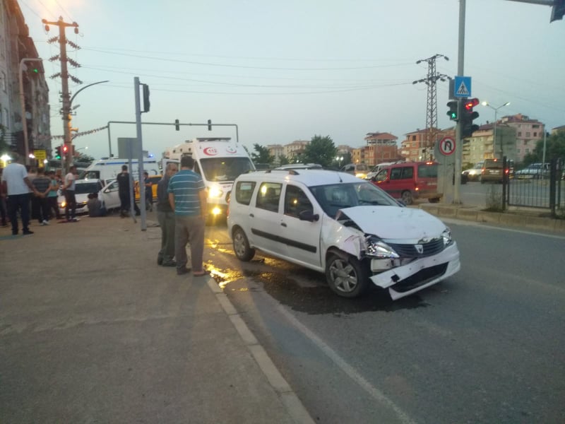 Araklı'da Akşam Saatlerinde Korkutan Kaza 