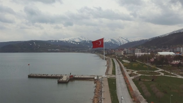 Türkiye Araklılı İş Adamının Yaptığını Konuşuyor