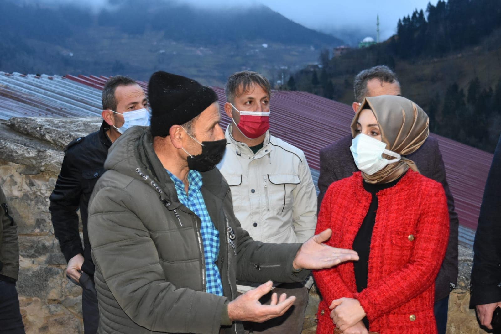 Bahar Ayvazoğlu Araklı'da Yangın Bölgesini Ziyaret Etti