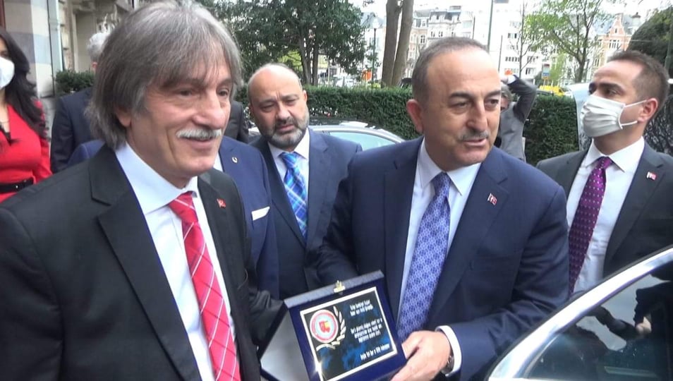 Araklılı Dışişleri Bakanı Çavuşoğlu'na Plaket Verdi