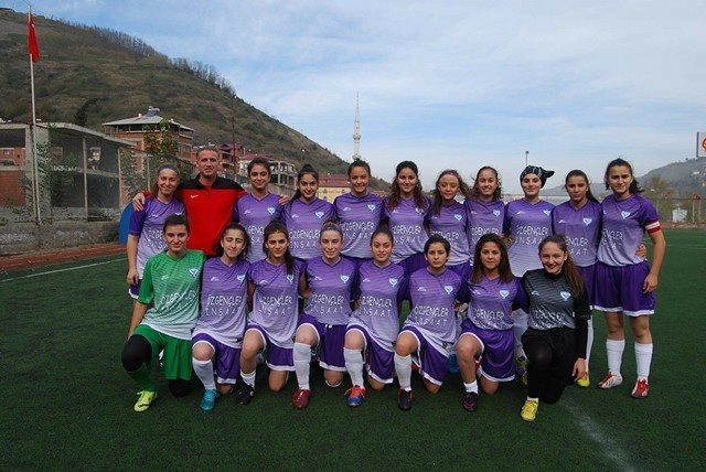 Araklı Bayan Futbol Takımı Durdurulamıyor