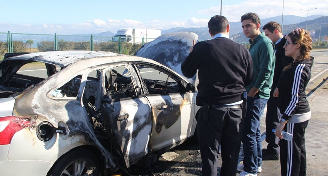 ARAKLI\' ÇIKIŞIN\'DA ARAÇDA YANGIN ÇIKTI