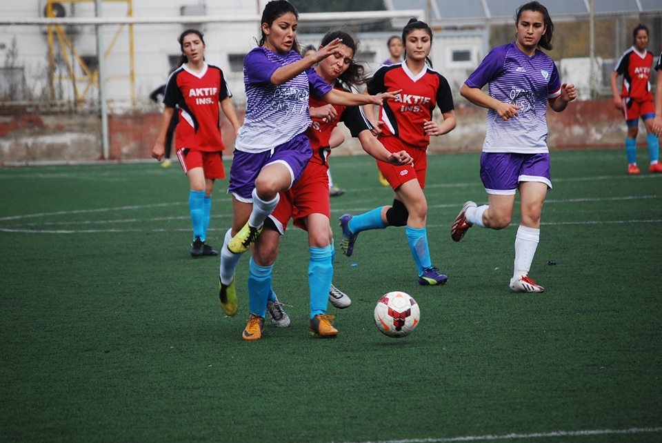 Araklı Deniz Üstü Bayan Futbol Takımı Gol oldu yağdı