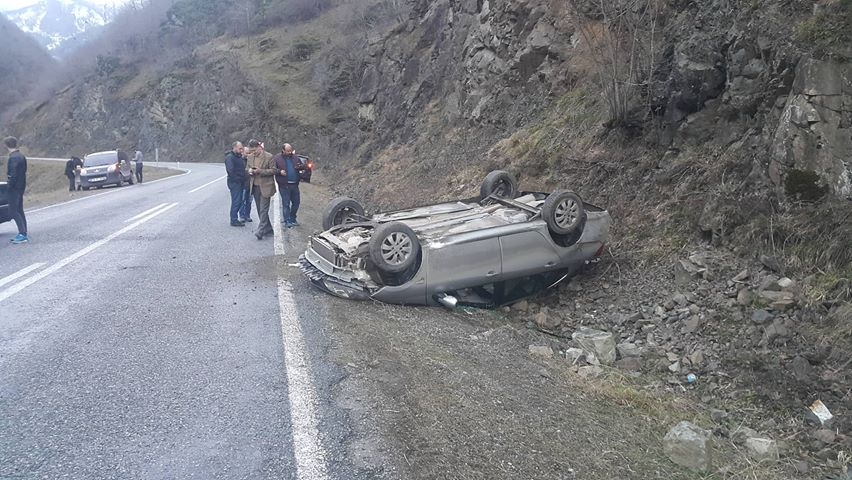 Araklı Karadere Yolunda Korkunç Kaza Gündüz ve Taşkın Ölüm\'den Döndüler