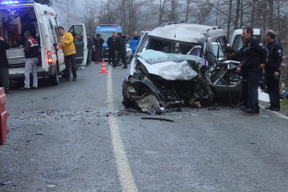 Araklı Karadere Yolunda Şok Trafik Kazası ölü ve yaralılar var