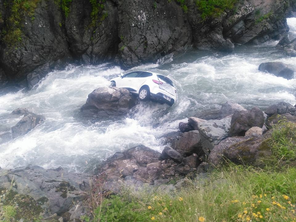 Araklı Karadere Yolunda Trafik Kazası