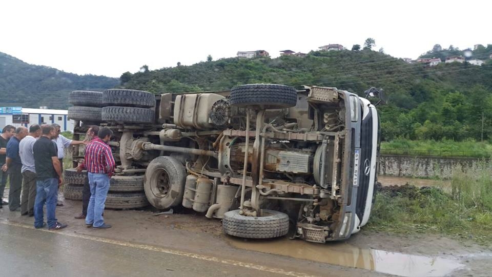 Araklı Karadere Yolunda Trafik Kazası