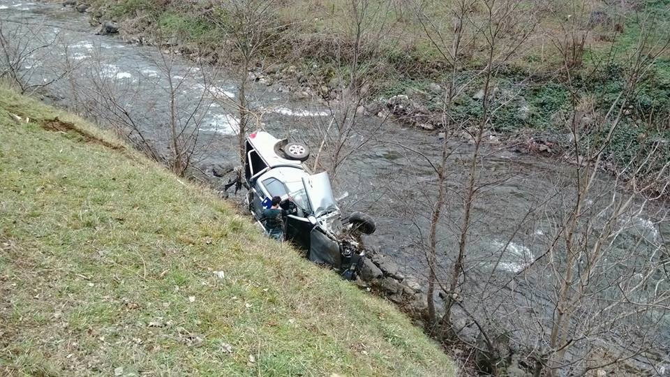 ARAKLI KARADERE YOLUNDA TRAFİK KAZASI