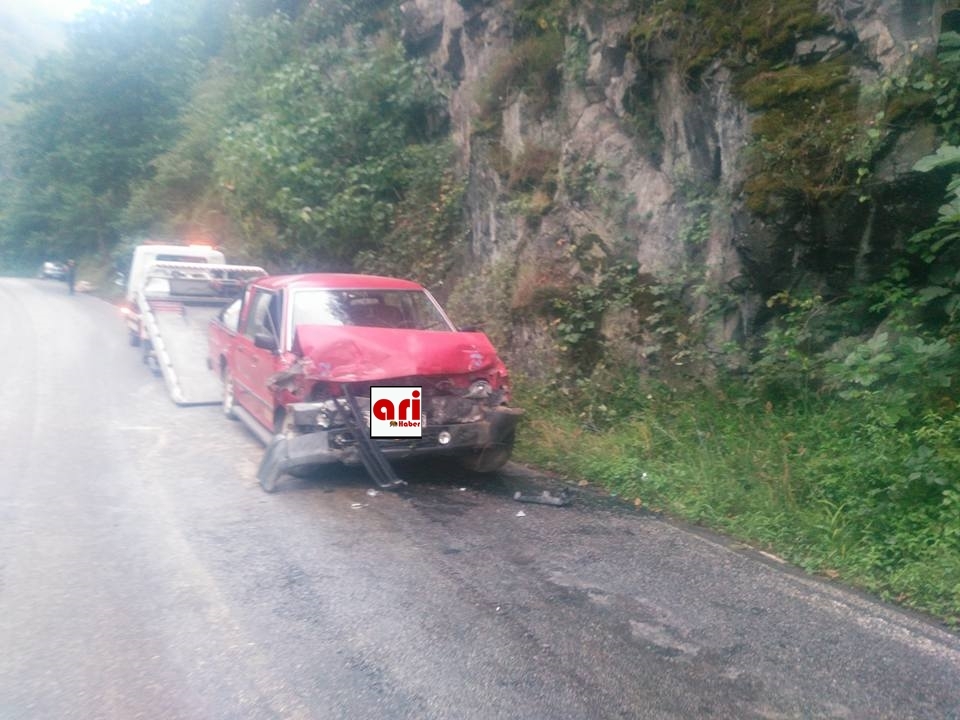 Araklı Karadere Yolunda Trafik Kazası