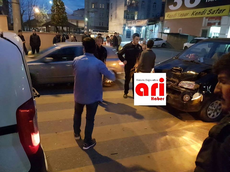 Araklı Merkezde Trafik Kazası