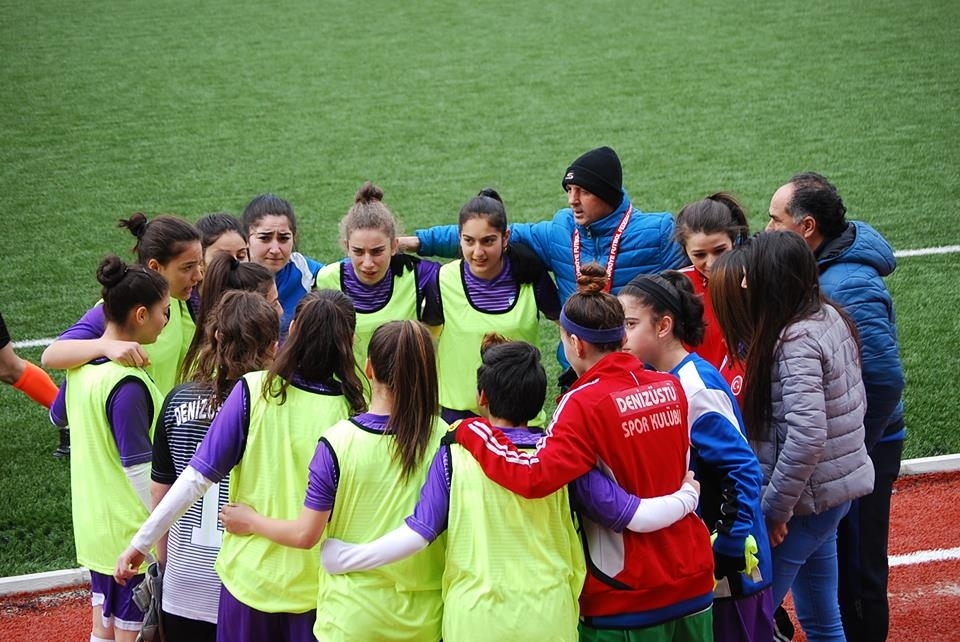 Araklının Yüzü Bayan Futbolunda Gülüyor