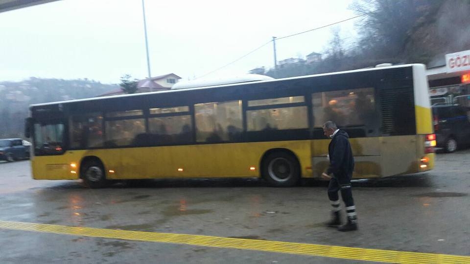 Belediye Otobüsü Araklı\'da Hastaneye Niye Geldi