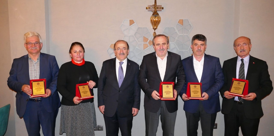 Encümen Üyelerine Teşekkür Plaketi