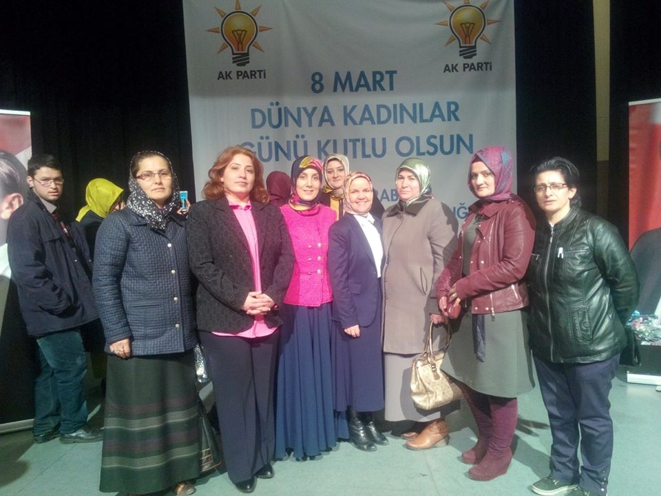 KADINLAR GÜNÜNDE ZEYNEP ÇEBİ RÜZGARI