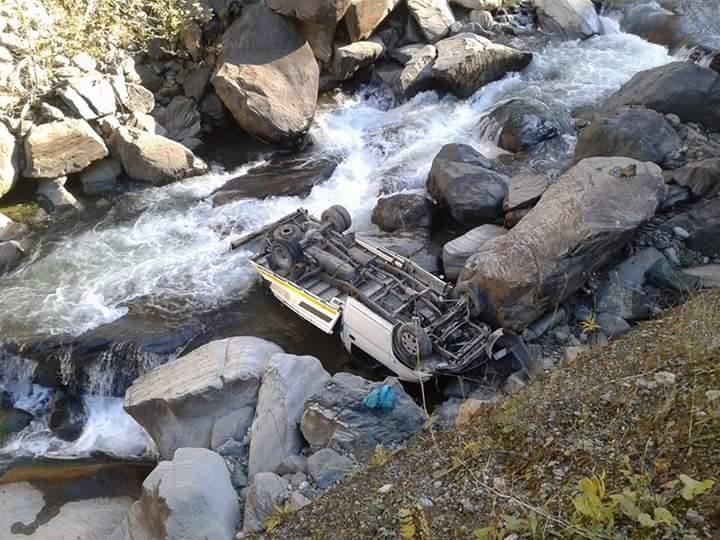 KARADERE YOLUNDA KORKUTAN TRAFİK KAZASI