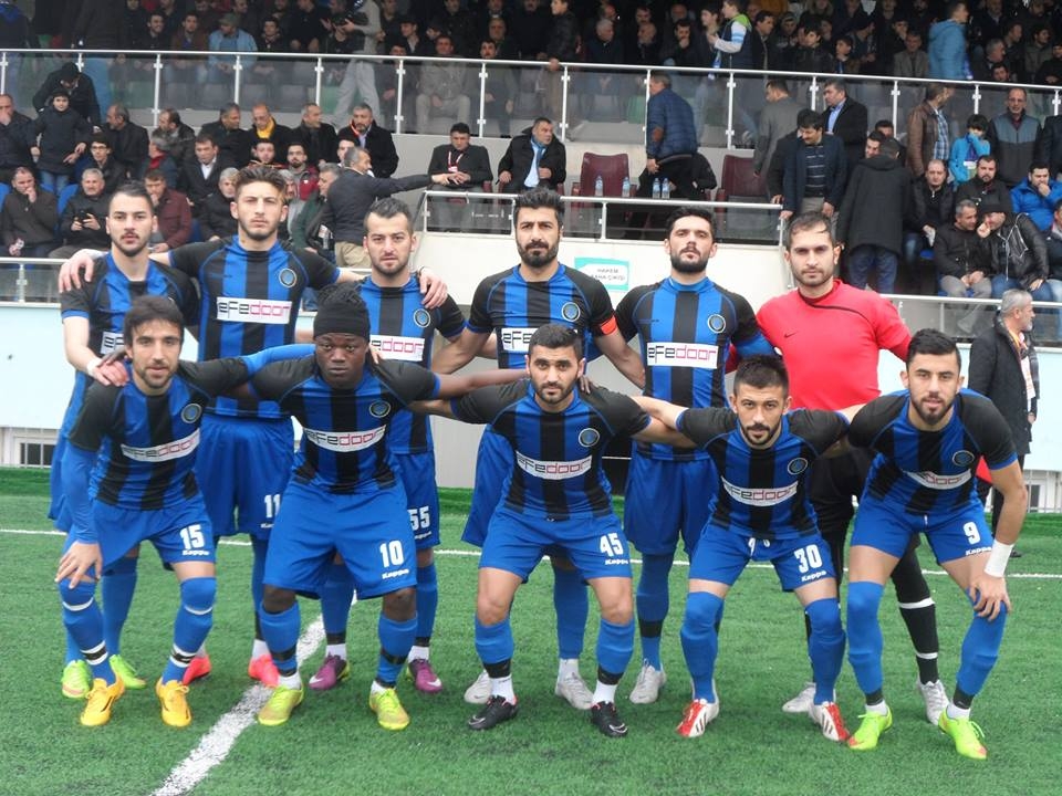 KARADERESPOR LİDERLİĞE YÜKSELDİ