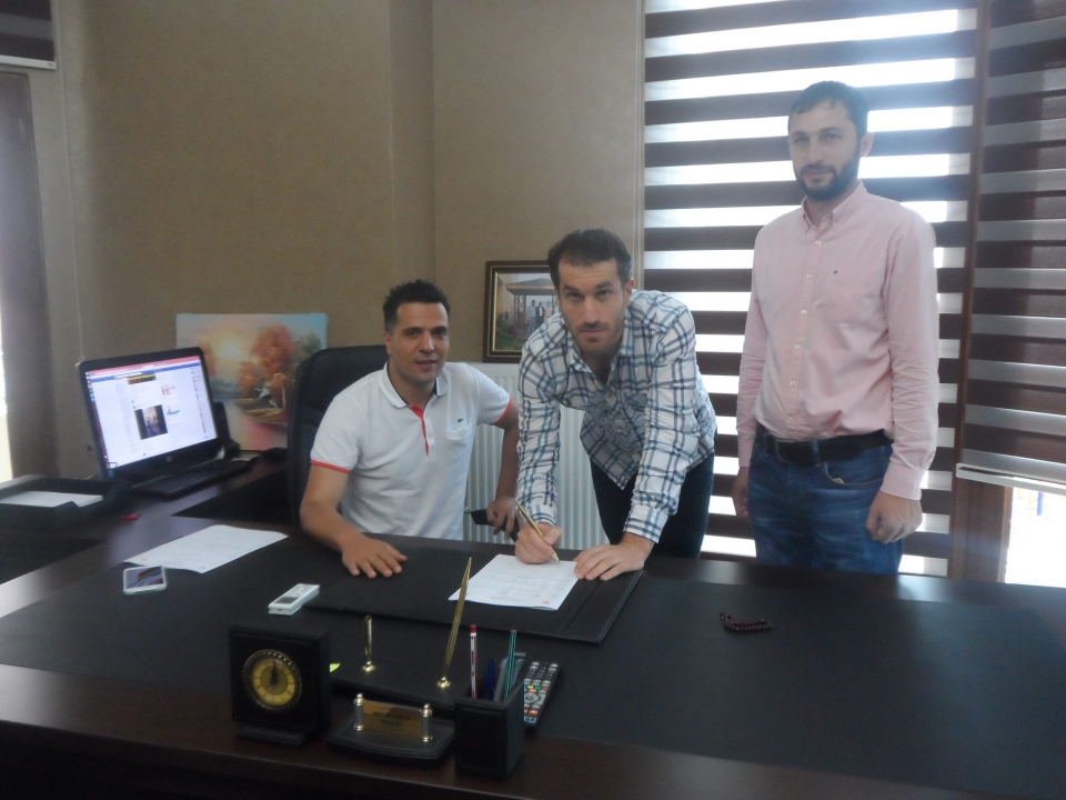 KARADERESPOR YENİ HOCASIYLA SÖZLEŞME İMZALADI