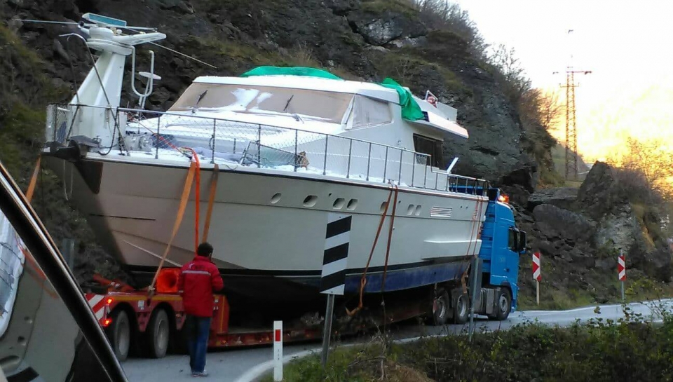 Salmankaş Dağında Mahsur Kalmıştı Araklı\'dan Geçti Trafik Kilitlendi