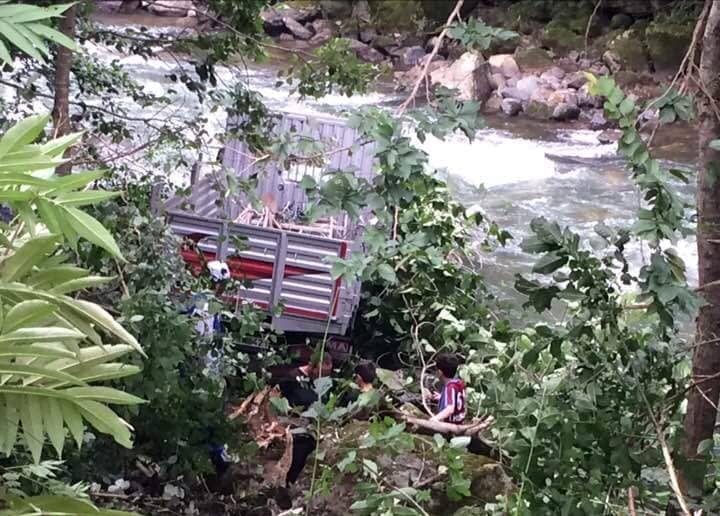 Son Dakika Araklı Karadere Yolunda Trafik Kazası