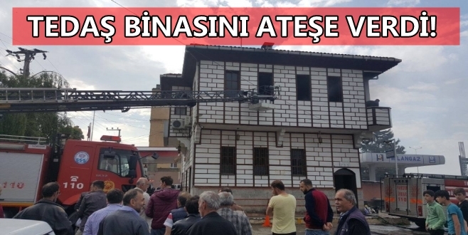 Sürmene’de Vatandaş Tedaş Binasını Ateşe Verdi