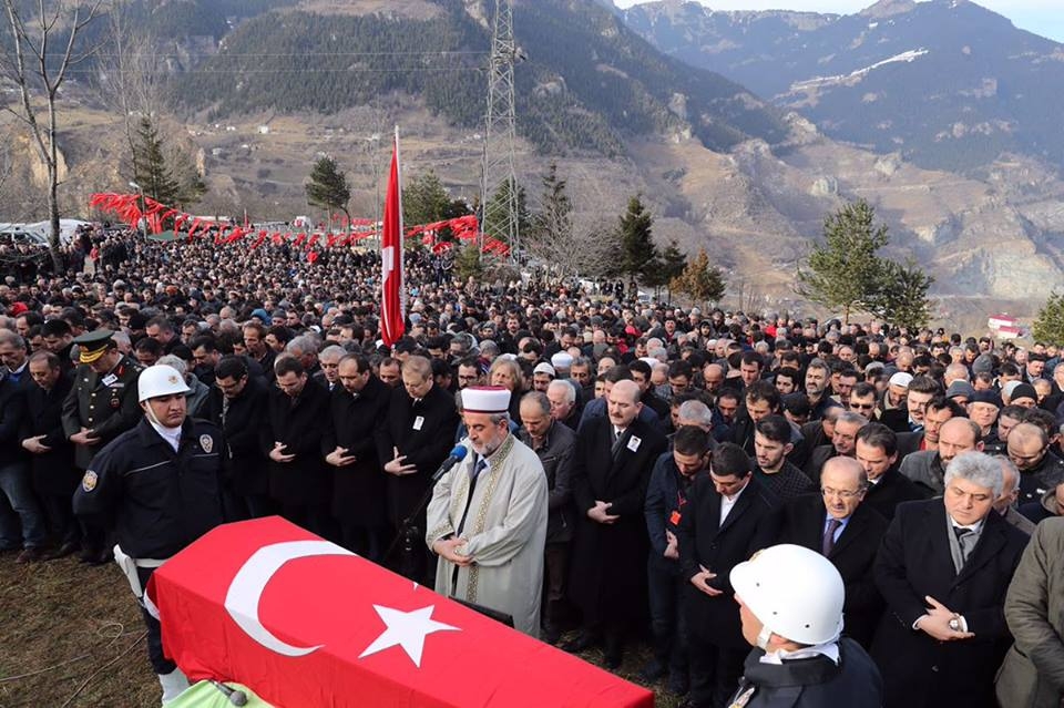 Trabzon Şehidini Son Yolculuğuna Uğurladı