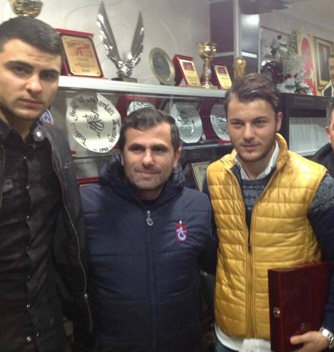 TRABZONSPOR ARAKLILI FUTBOLCUYLA GÜLDÜ