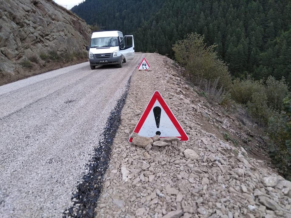 Yağmurdere-Çatak yolunda asfalt çalışmaları sürüyor